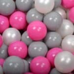 Perlehvid/grå/mørk pink +240,00 kr.